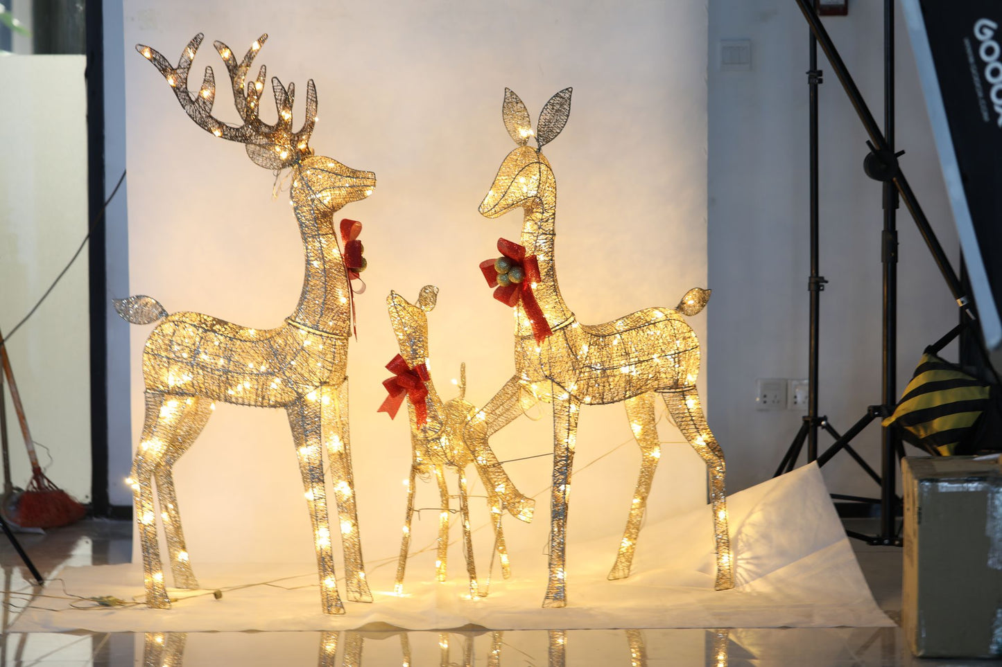 5ft 3-Piece Lighted Christmas Deer Family Set, Large Outdoor Yard Reindeer Holiday Decoration,Lighted Deer Set for Indoor Decor